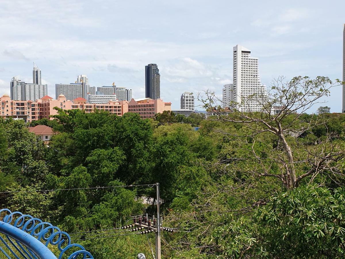 Villa Germania Pattaya Buitenkant foto